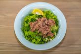 Green salad with tuna fish
(lettuce, fresh onion, tuna fish, lemon, olive oil) 380 gr.